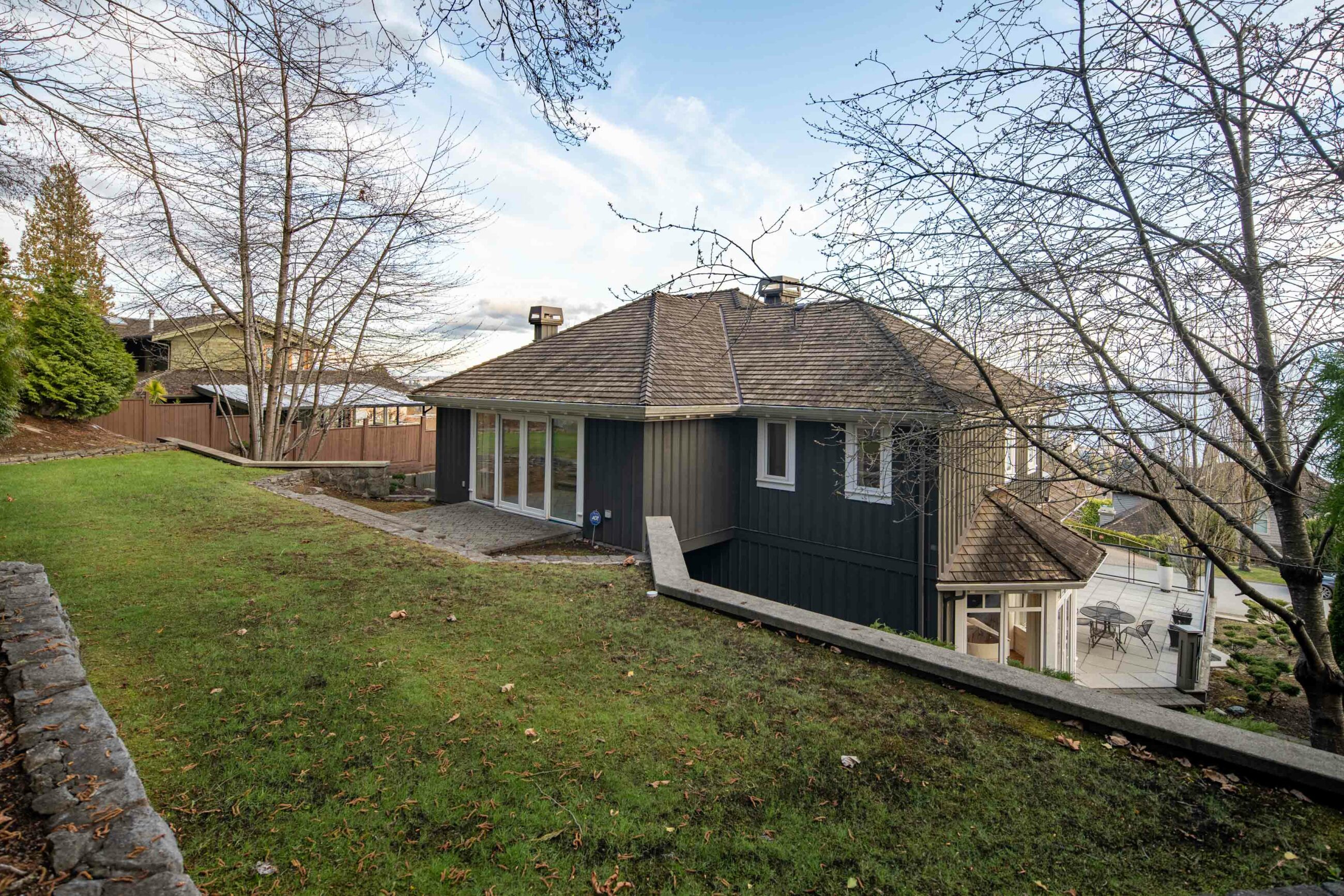 CUSTOM GORGEOUS HOME WITH PANORAMIC VIEW -- 2291 Orchard Ln, West Vancouver